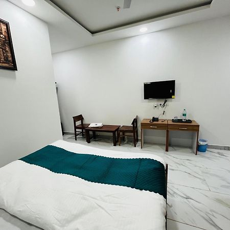 גרייטר נוידה Townhouse Happy Habitat Guest House מראה חיצוני תמונה