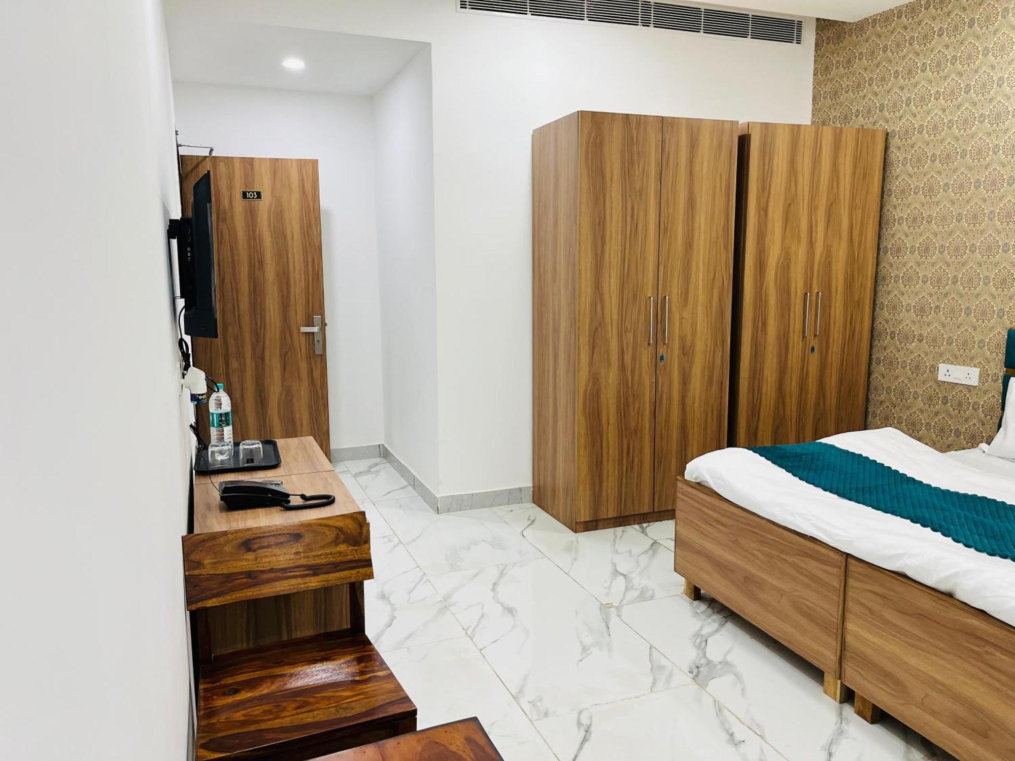 גרייטר נוידה Townhouse Happy Habitat Guest House מראה חיצוני תמונה