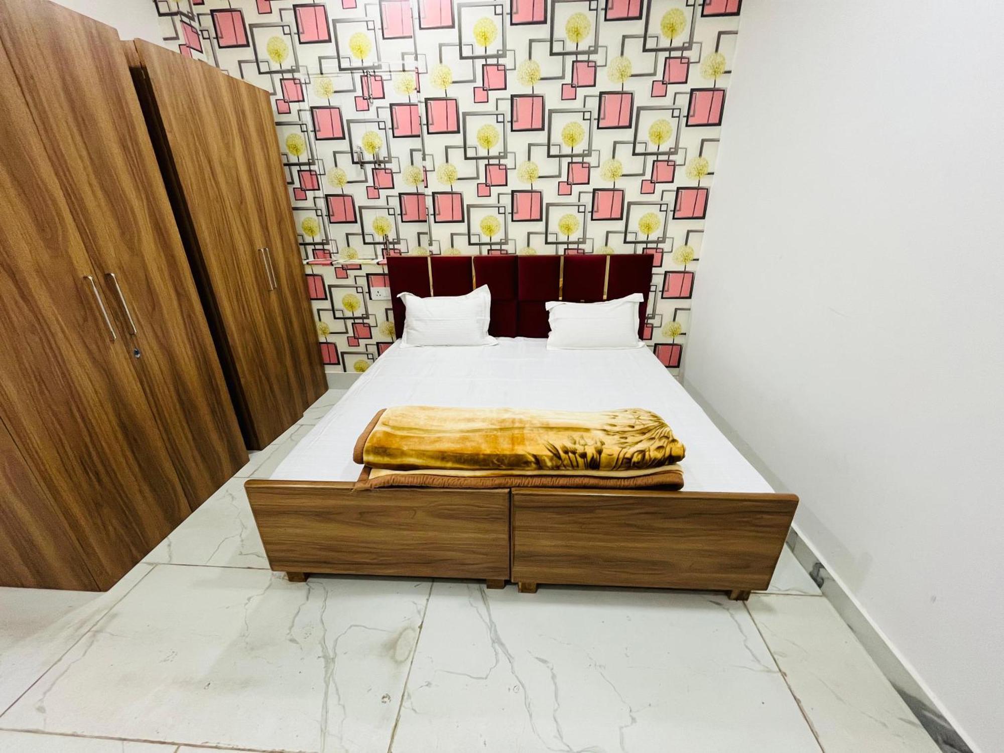 גרייטר נוידה Townhouse Happy Habitat Guest House מראה חיצוני תמונה