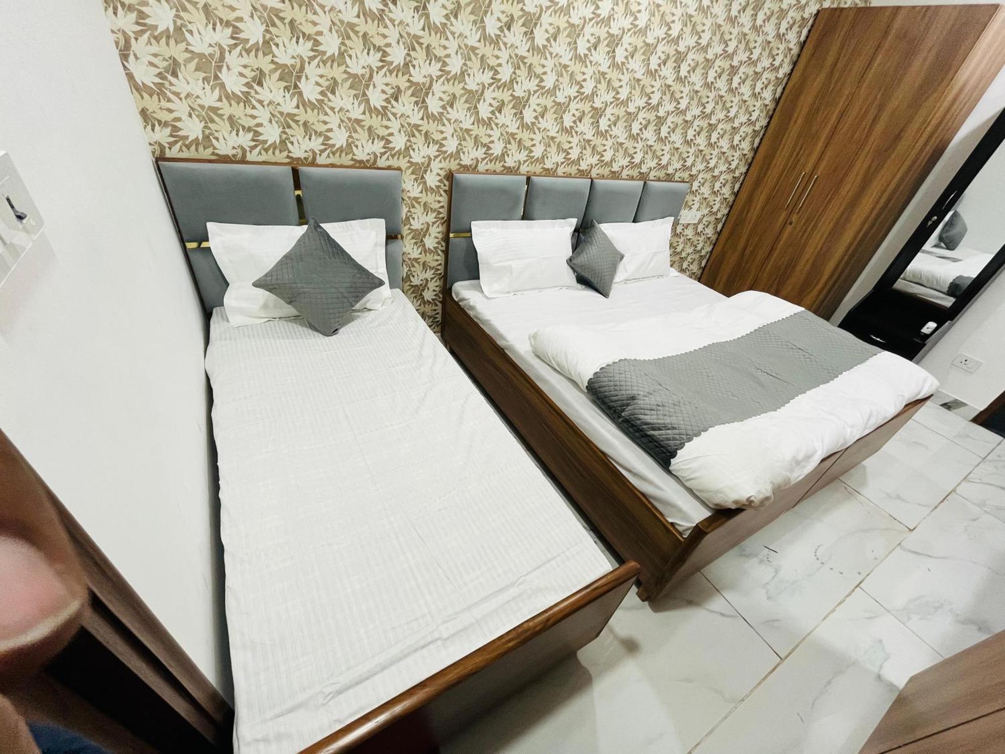 גרייטר נוידה Townhouse Happy Habitat Guest House מראה חיצוני תמונה