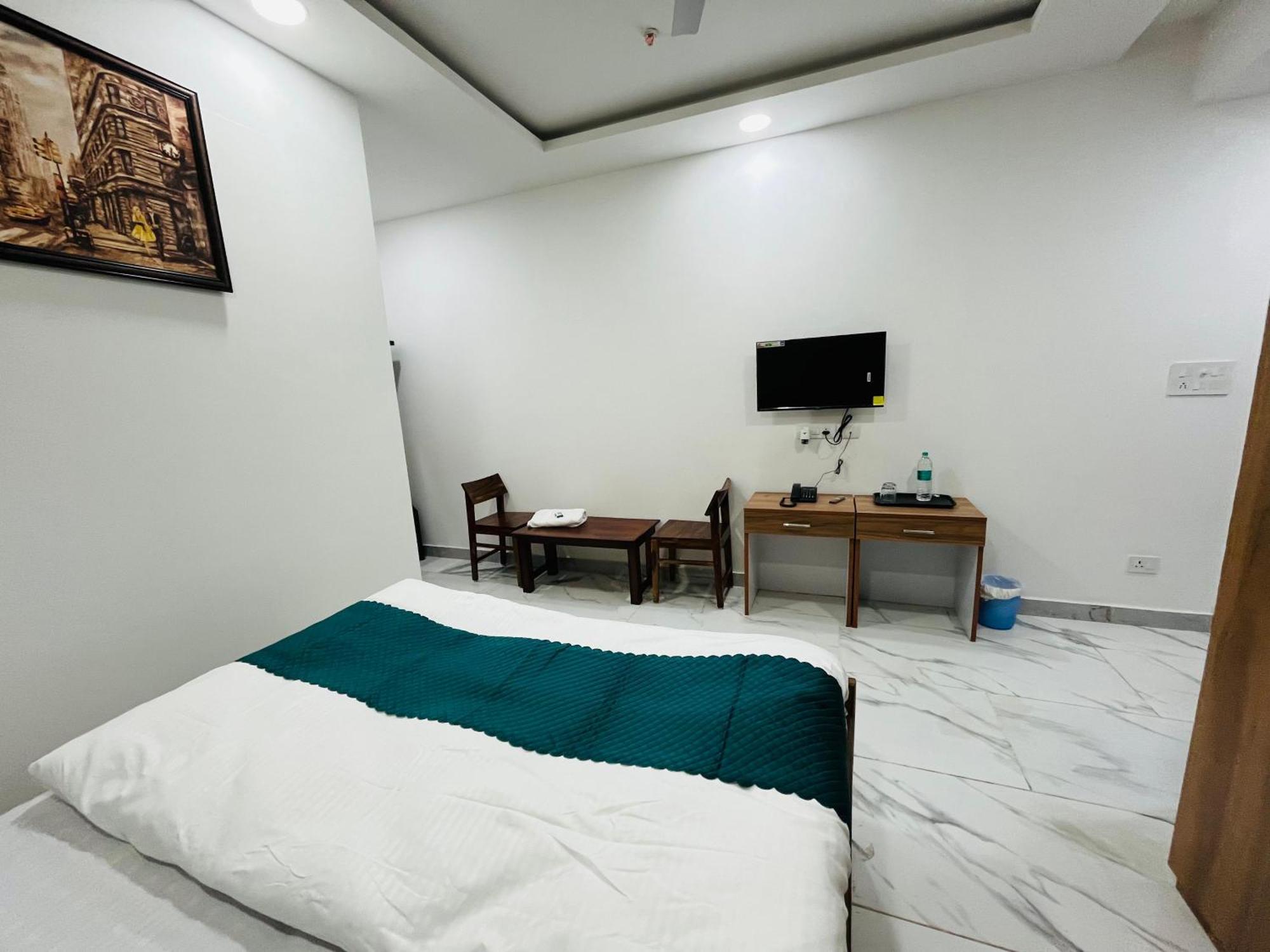 גרייטר נוידה Townhouse Happy Habitat Guest House מראה חיצוני תמונה