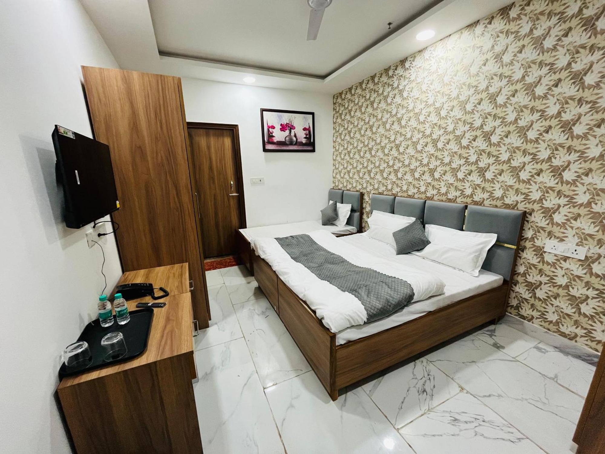 גרייטר נוידה Townhouse Happy Habitat Guest House מראה חיצוני תמונה