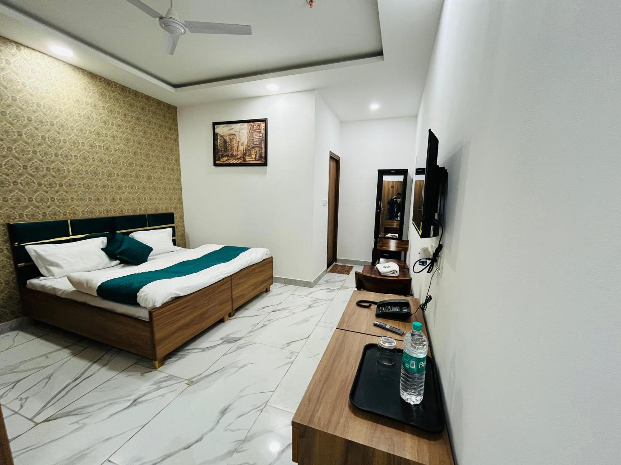 גרייטר נוידה Townhouse Happy Habitat Guest House מראה חיצוני תמונה