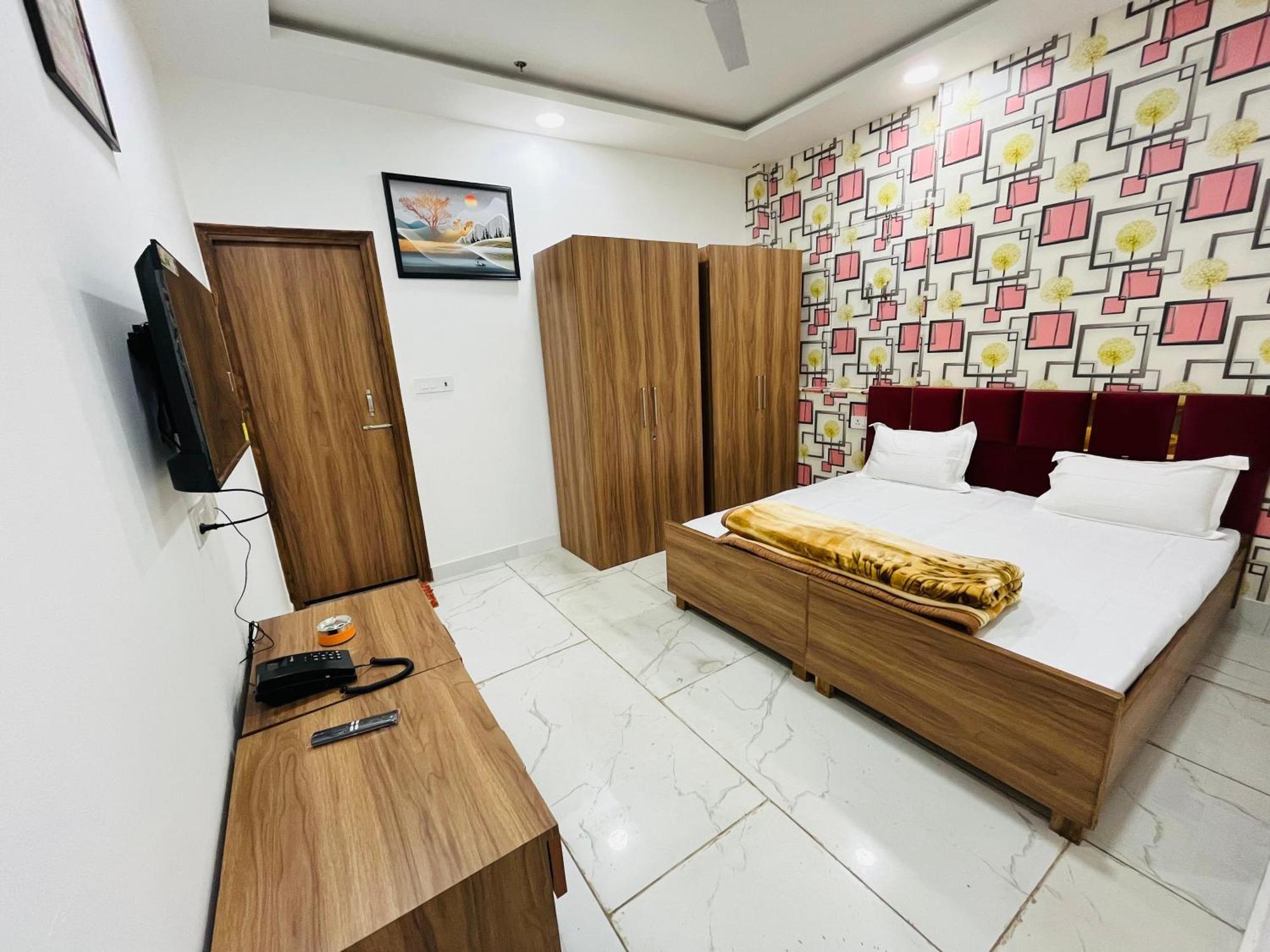 גרייטר נוידה Townhouse Happy Habitat Guest House מראה חיצוני תמונה