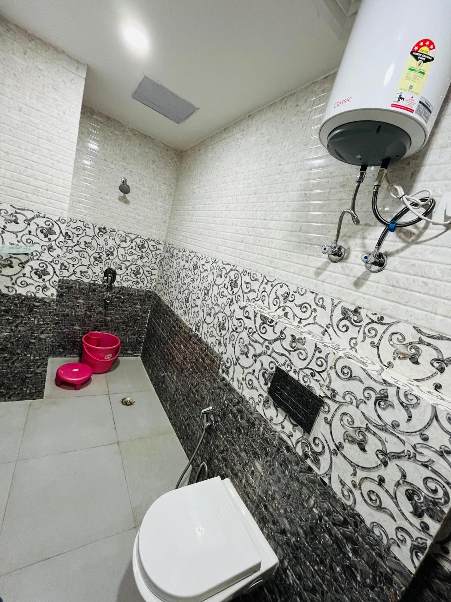 גרייטר נוידה Townhouse Happy Habitat Guest House מראה חיצוני תמונה
